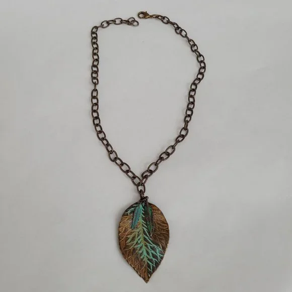 Antique Copper Tone Leaf & 2 Feathers With Patina Look & Antique Gold Tone Chain - Picture 2 of 4